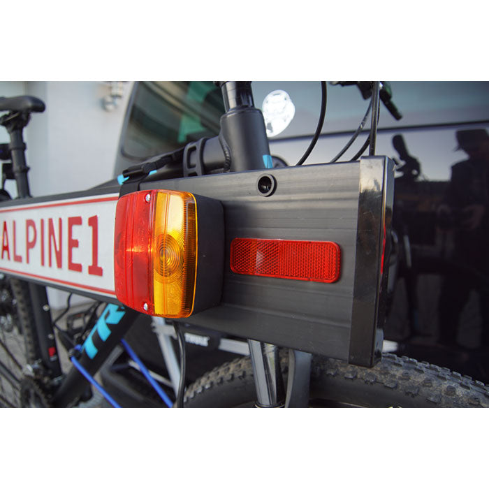 Trækmonteret cykelholder til 2 cykler med lygtebom - Thule