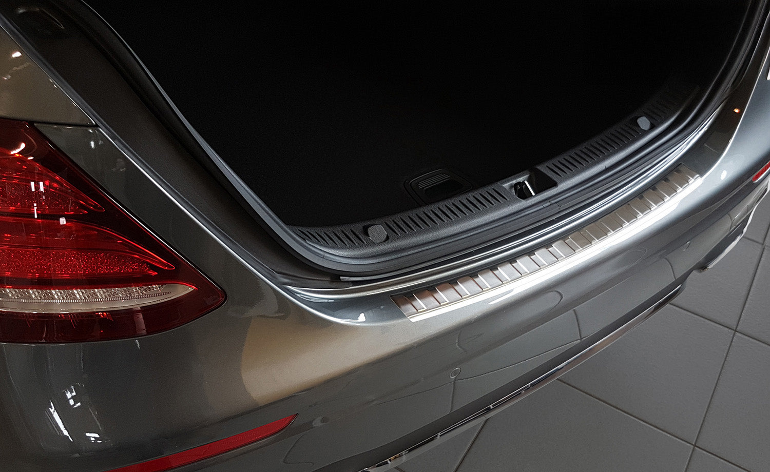 Læssekantbeskytter Mercedes E-Klasse W213 Sedan 2016-2023 i rustfrit stål - avisa