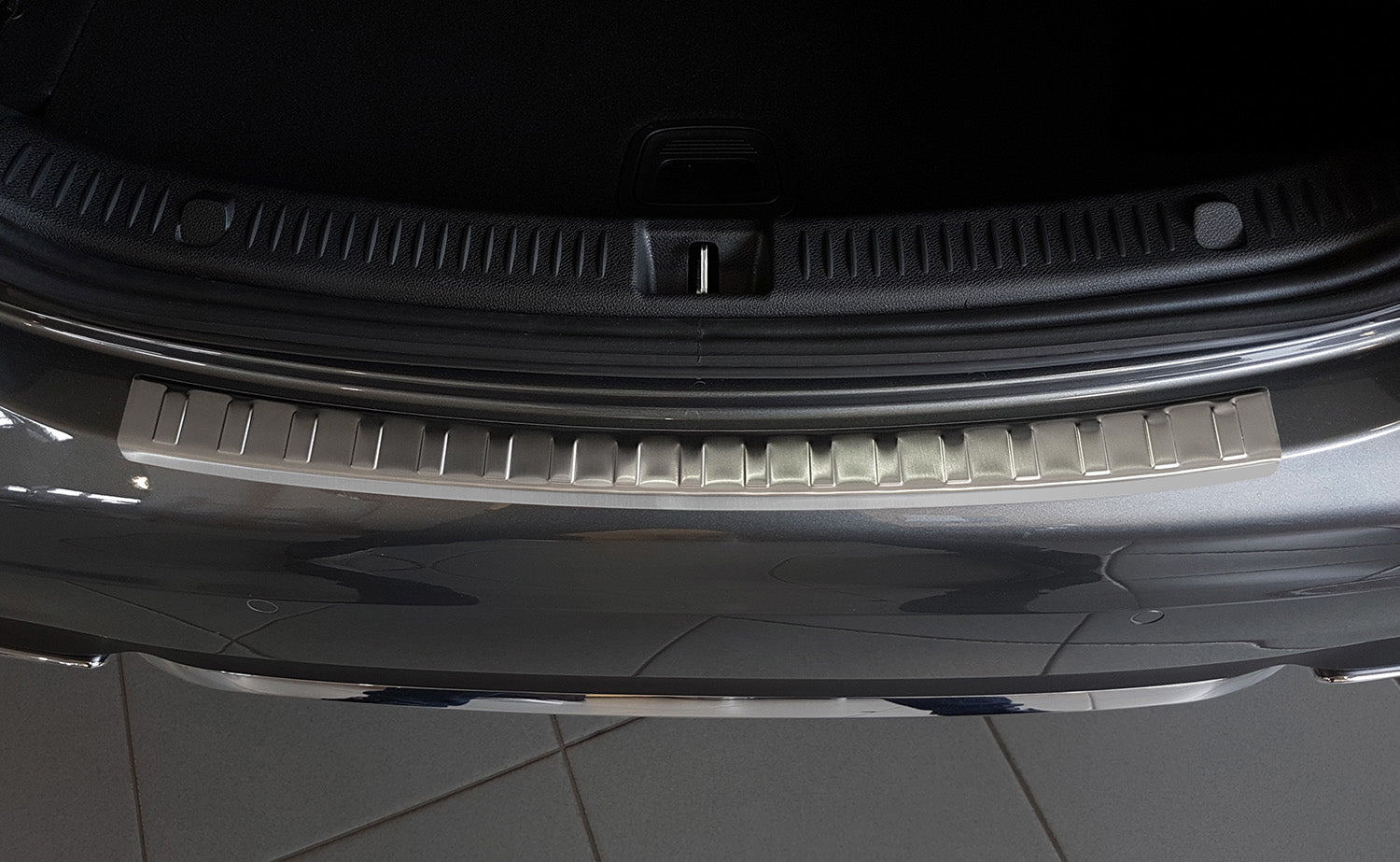 Læssekantbeskytter Mercedes E-Klasse W213 Sedan 2016-2023 i rustfrit stål - avisa