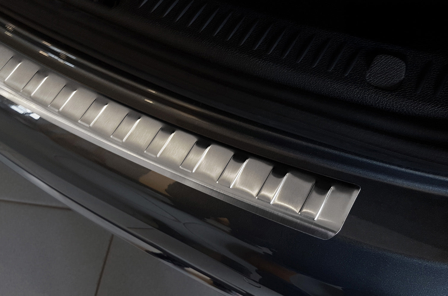 Læssekantbeskytter Mercedes E-Klasse W213 Sedan 2016-2023 i rustfrit stål - avisa