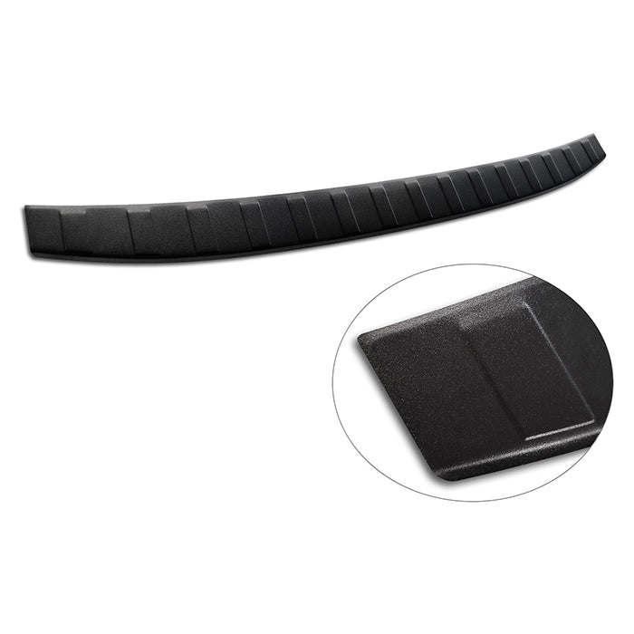 Læssekantbeskytter til Volvo V90 Cross Country 2016- - matsort, formstøbt, nem montering - Avisa