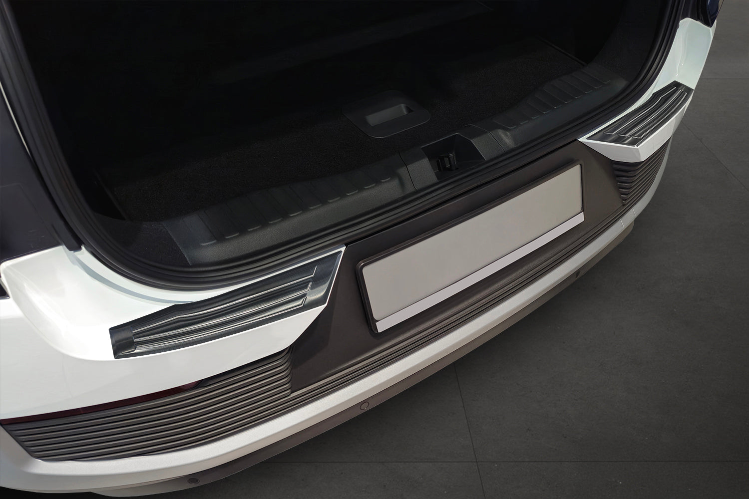 Læssekantbeskytter Ford Explorer EV 2024 - sort, rustfrit stål, nem montering, Avisa