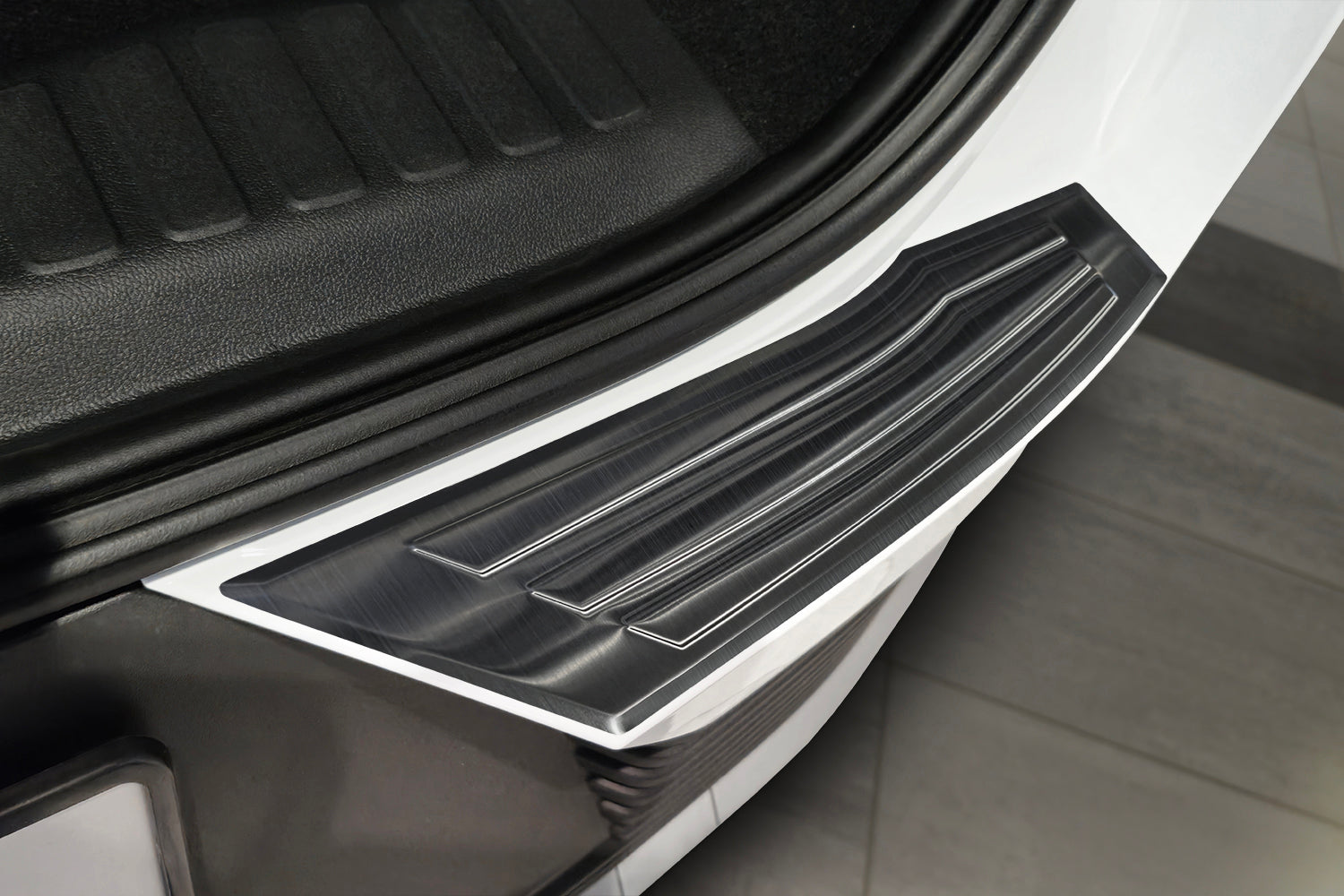 Læssekantbeskytter Ford Explorer EV 2024 - sort, rustfrit stål, nem montering, Avisa