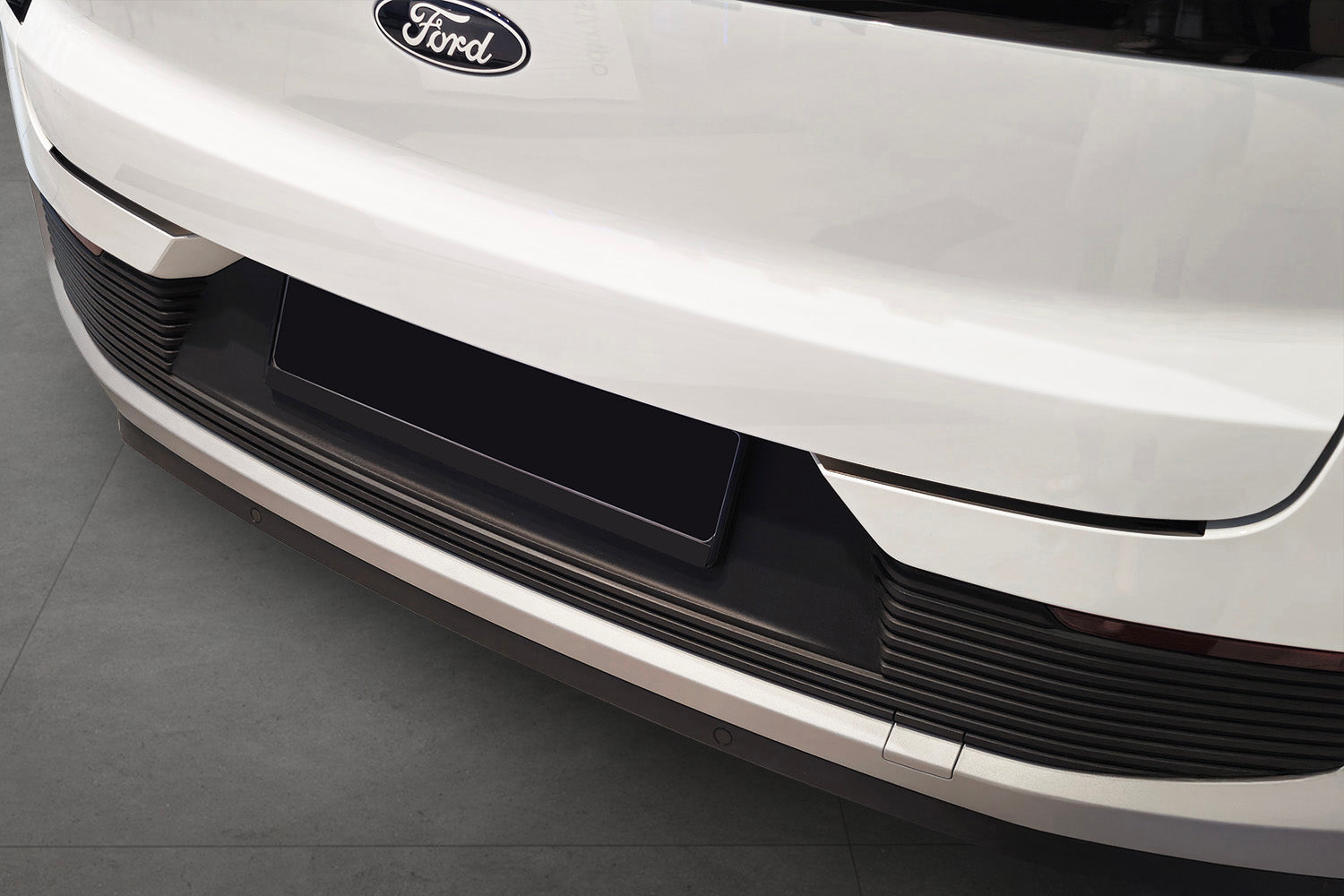 Læssekantbeskytter Ford Explorer EV 2024 - sort, rustfrit stål, nem montering, Avisa