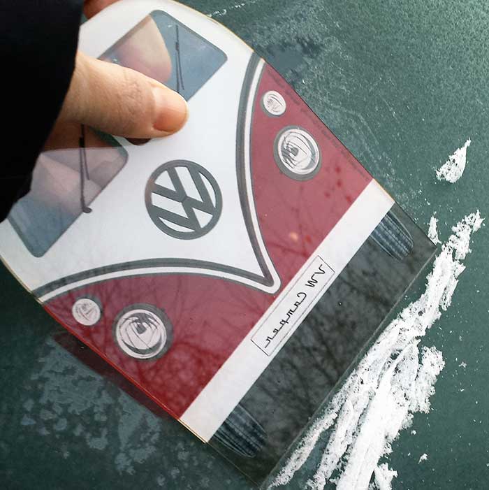 Isskraber med VW T1 Bus-design - retro bilisskraber, rød/hvid/grå - vw-collect