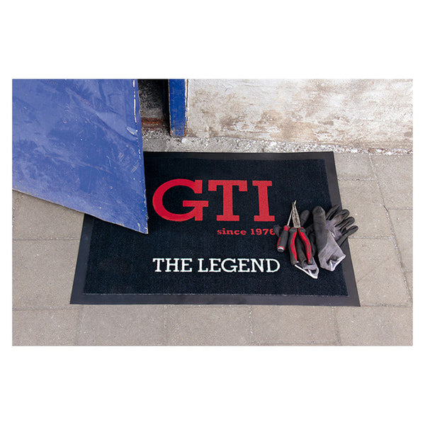 Dørmåtte GTI 70x50 cm sort The Legend - blød nylon, PVC bagside - vw-collect