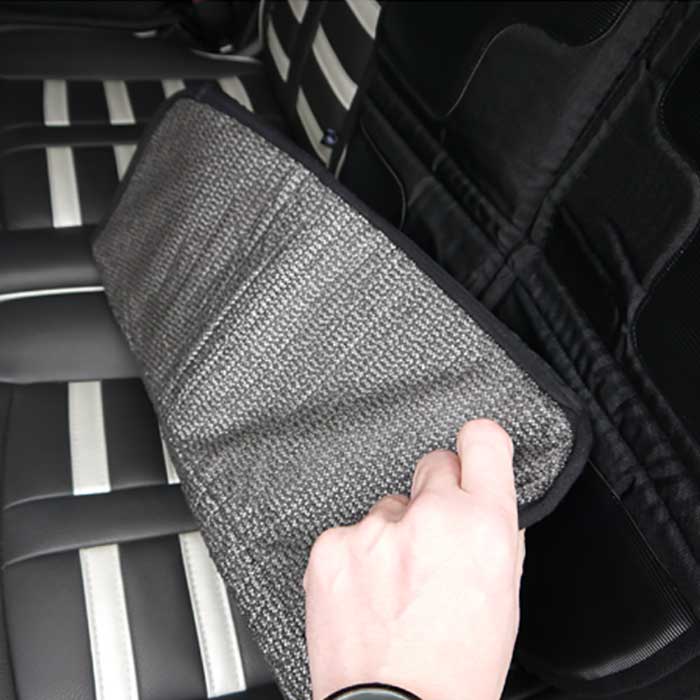 Sædebeskytter til bilstol med lomme og antiskrid - Welldon