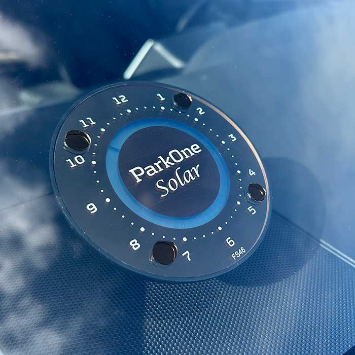 Solcelledrevet automatisk p‑skive FS46 - ingen batteriskift, auto sommertid/vintertid - ParkOne