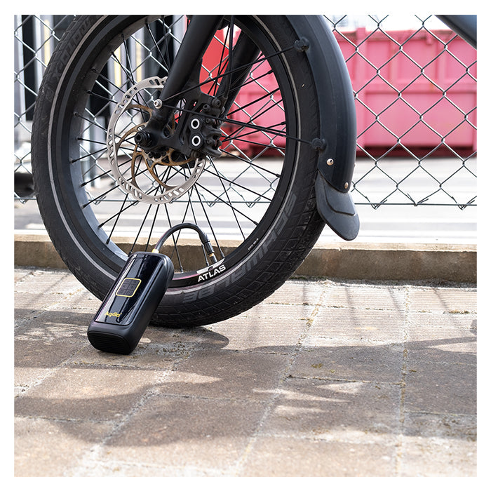 Kompakt elektrisk luftpumpe 3-i-1 med powerbank og lommelygte - Aqiila