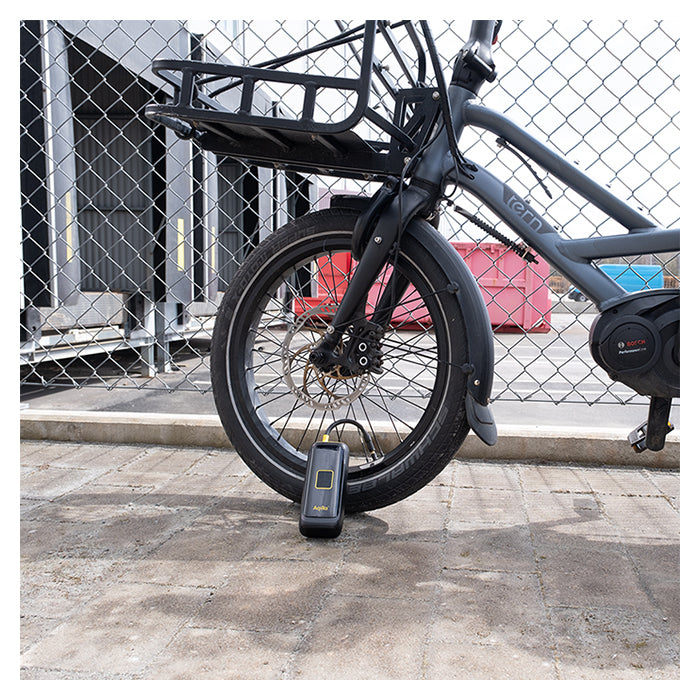 Kompakt elektrisk luftpumpe 3-i-1 med powerbank og lommelygte - Aqiila