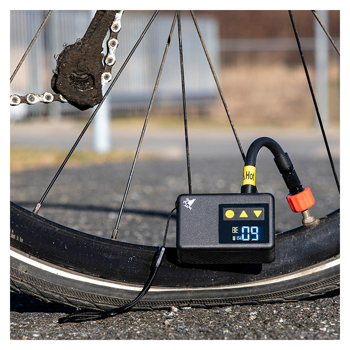 Mini luftpumpe 120 PSI, USB-C, LED, bærbar til cykel & sport - Aqiila