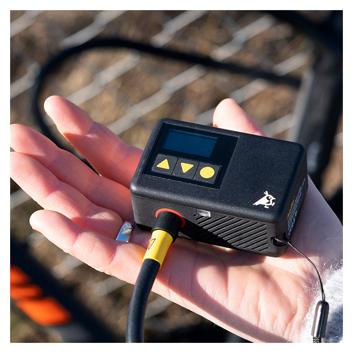 Mini luftpumpe 120 PSI, USB-C, LED, bærbar til cykel & sport - Aqiila