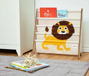 Bogreol til børn med løvemotiv, 61x62x25 cm – 3 Sprouts