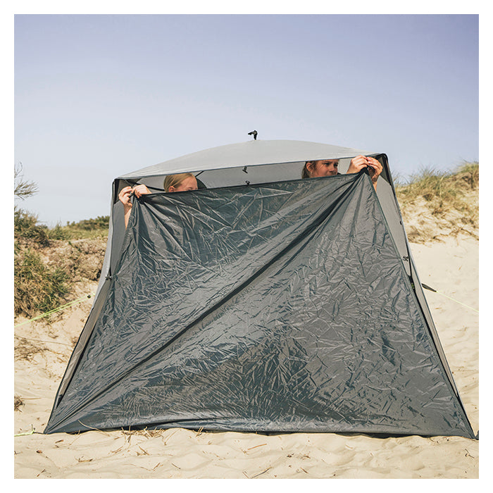 Strandtelt hurtigt opsat med Rapid-pitch Lite, sandfyldte hjørneposer, ventilering - Outwell
