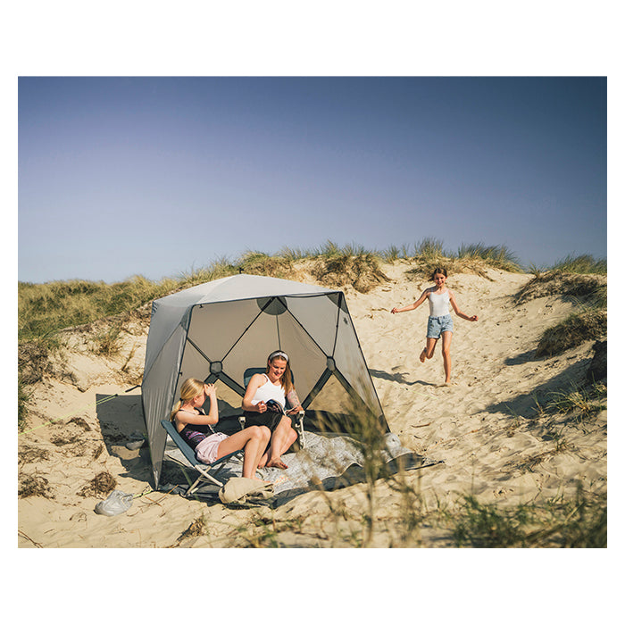 Strandtelt hurtigt opsat med Rapid-pitch Lite, sandfyldte hjørneposer, ventilering - Outwell