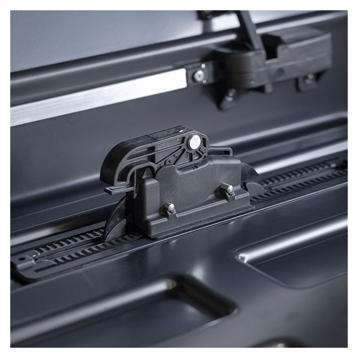 Clamping system til Starla tagboks - hurtig fastgørelse og låsning - Menabo