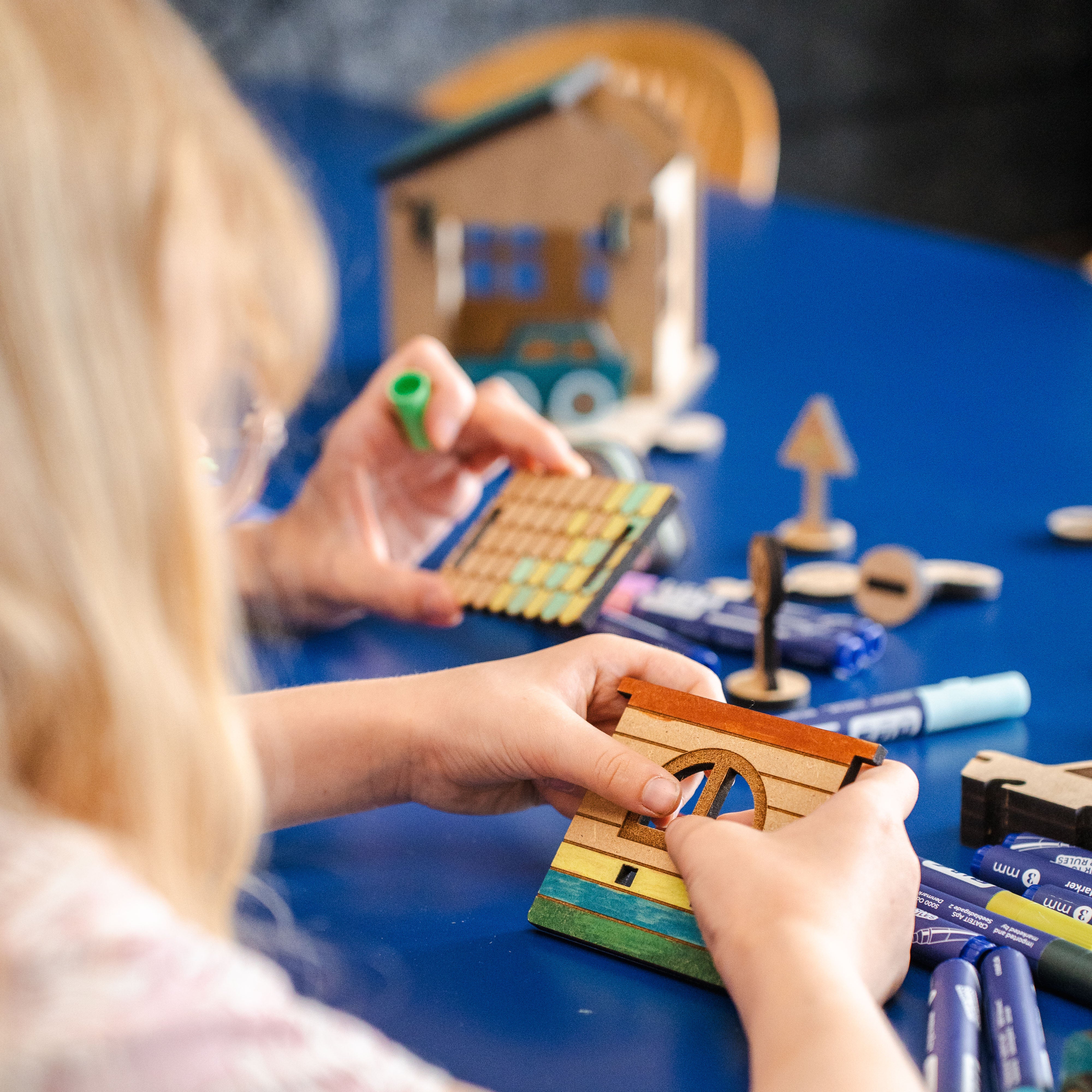 Lyskrydshytten | Crateit Town