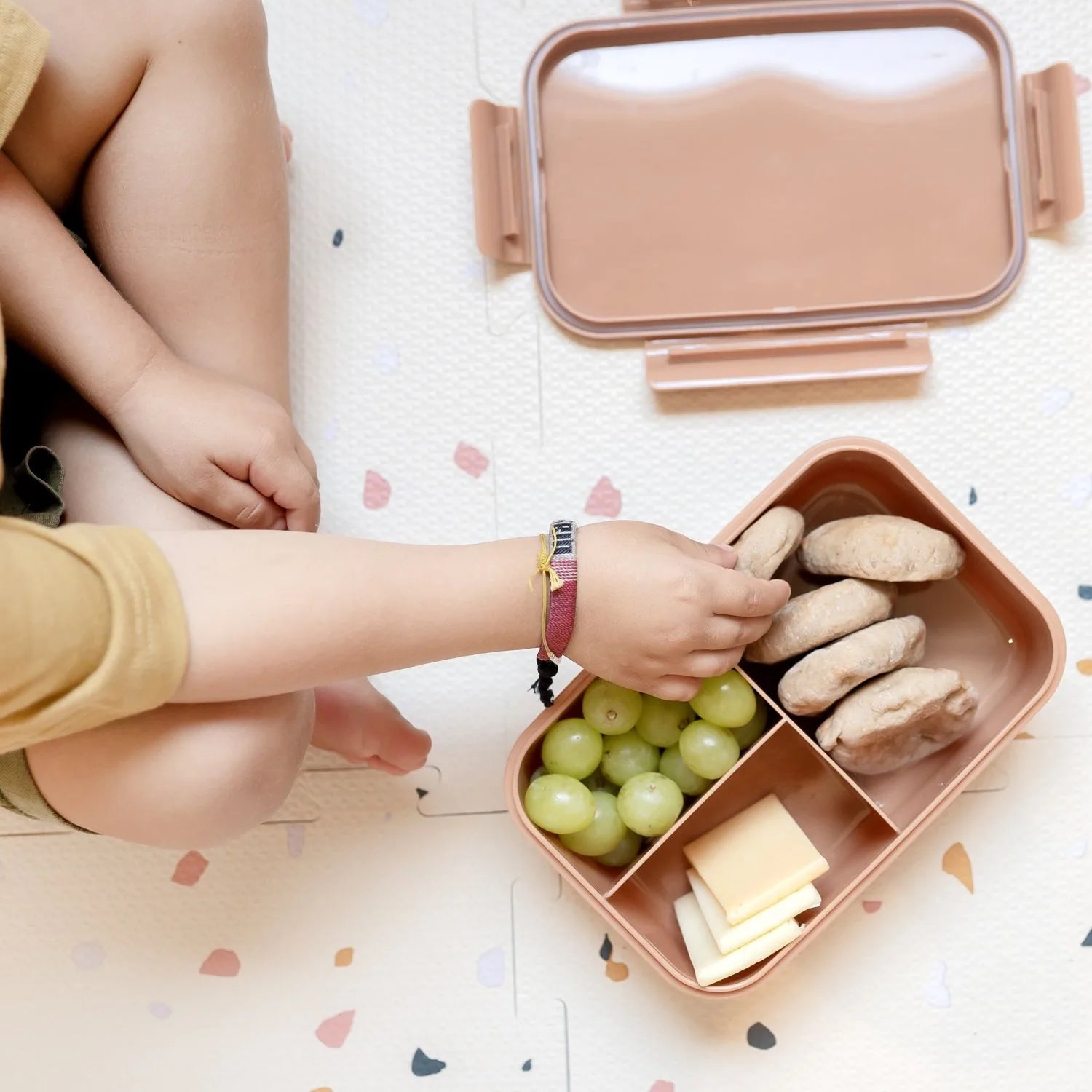 Madkasse med 3 rum, lækagesikker, mikrobølge- og opvaskemaskineegnet – Rust – 3 Sprouts