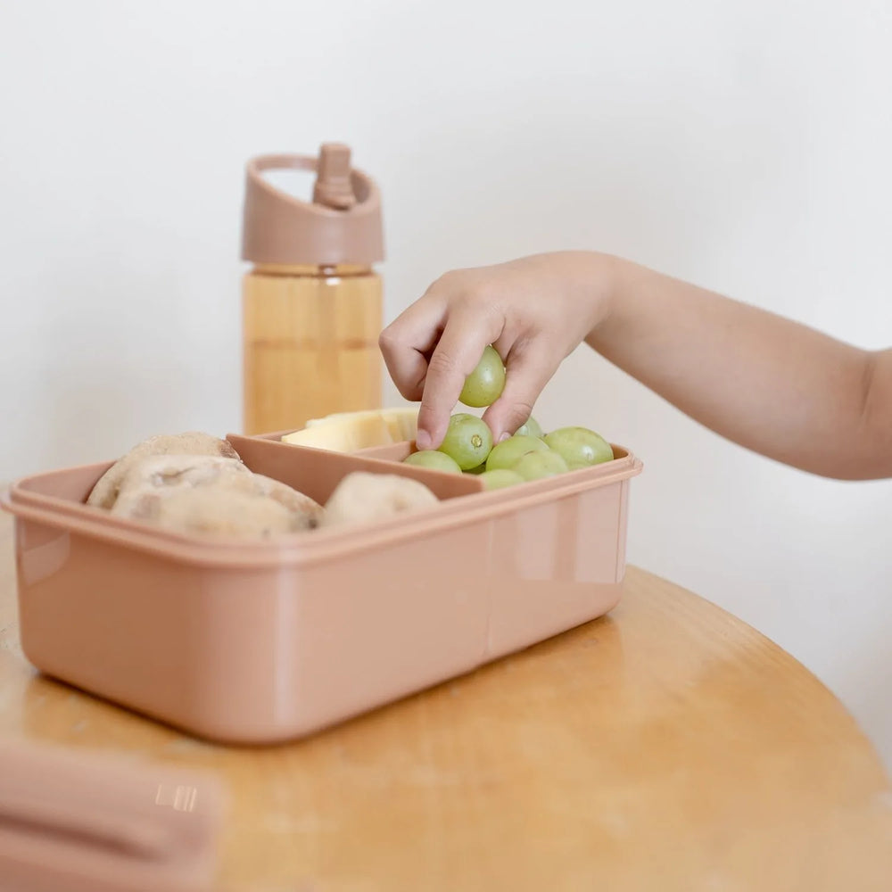 Madkasse med 3 rum, lækagesikker, mikrobølge- og opvaskemaskineegnet – Rust – 3 Sprouts