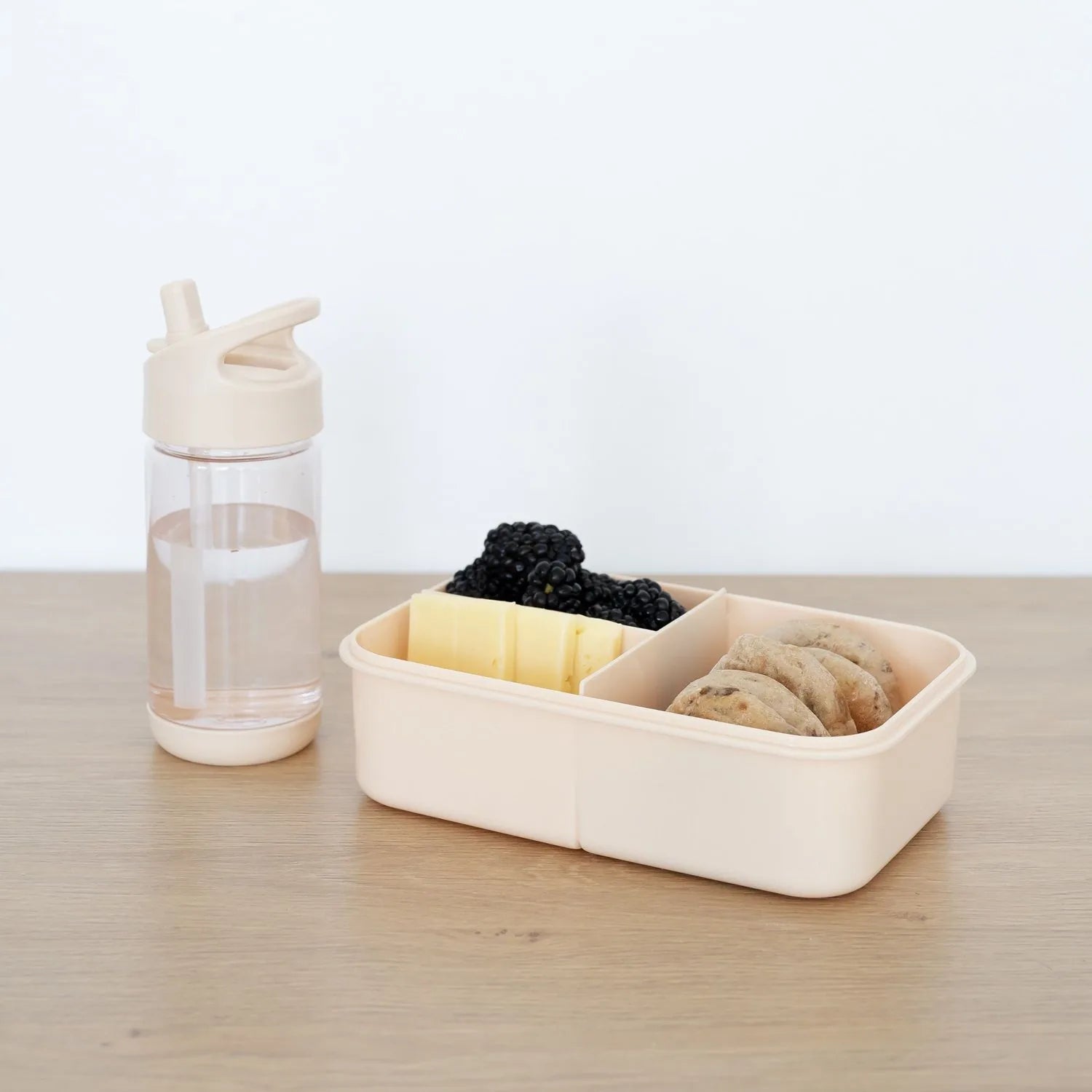 Madkasse med 3 rum lækagesikker, mikroovn- og opvaskesikker – Sand – 3 Sprouts