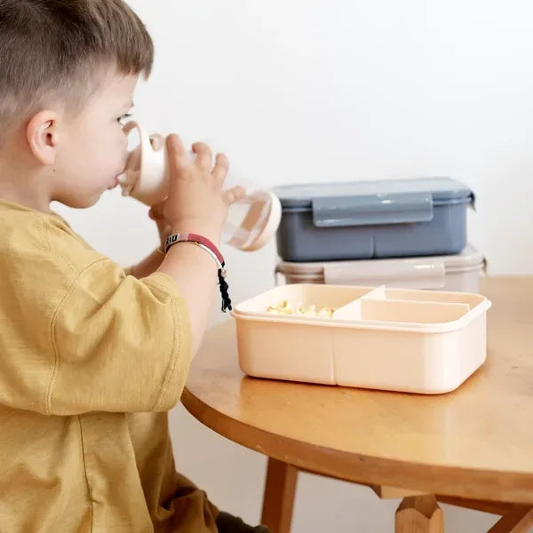 Madkasse med 3 rum lækagesikker, mikroovn- og opvaskesikker – Sand – 3 Sprouts