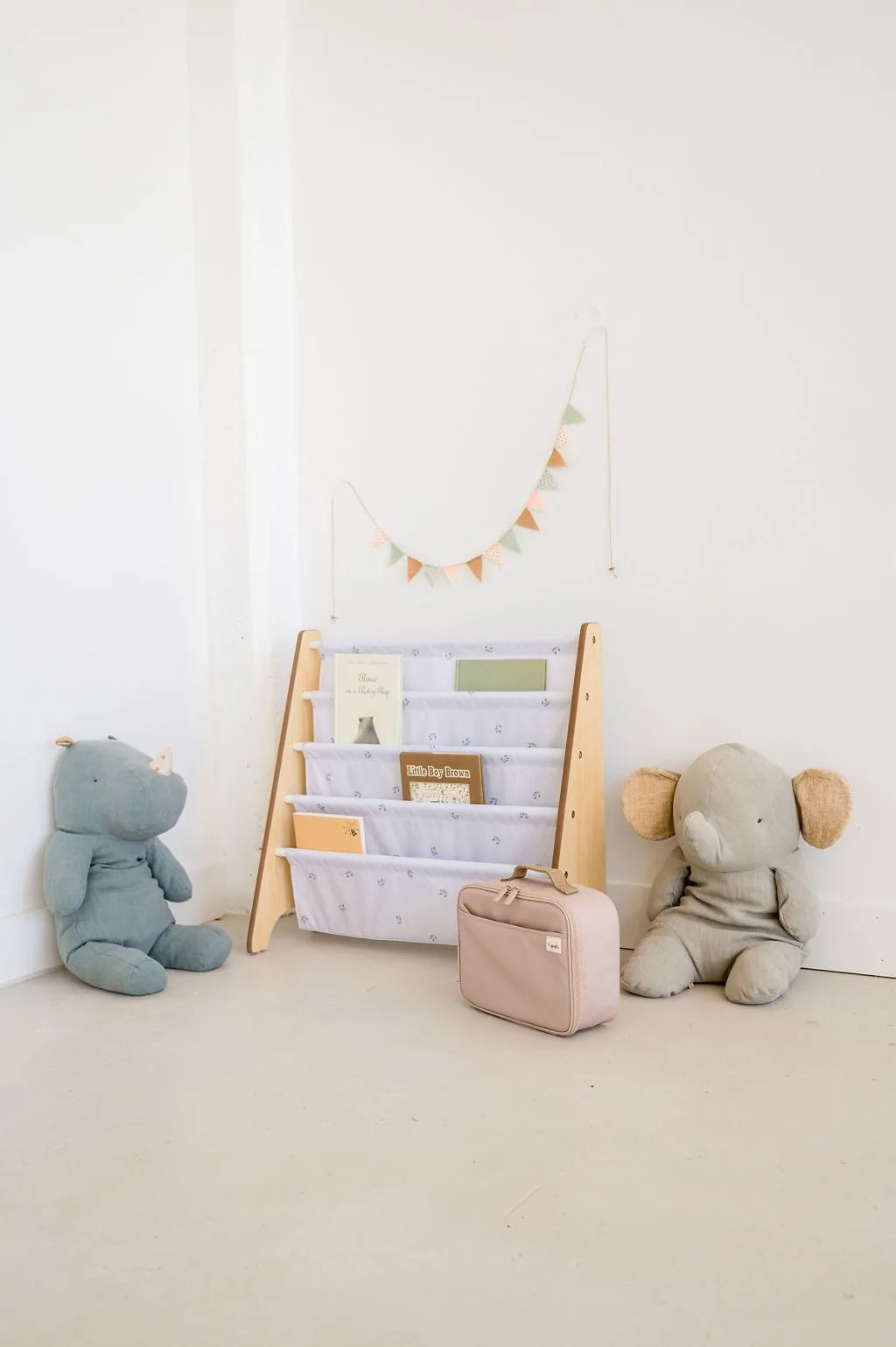 Bogreol Træ – Blåbær mist – 3 Sprouts