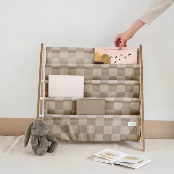 Bogreol Træ – Checkerboard beige – 3 Sprouts