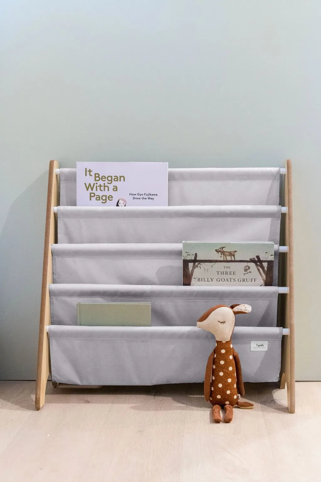 Bogreol Træ – Lysegrå – 3 Sprouts