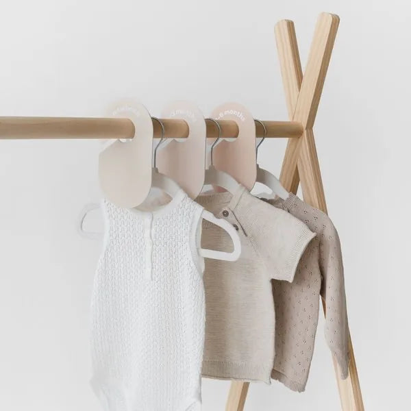 3 Sprouts Sæt, Velourbøjle (15 stk.) og Skabsdeler (8 stk.), Creme neutral