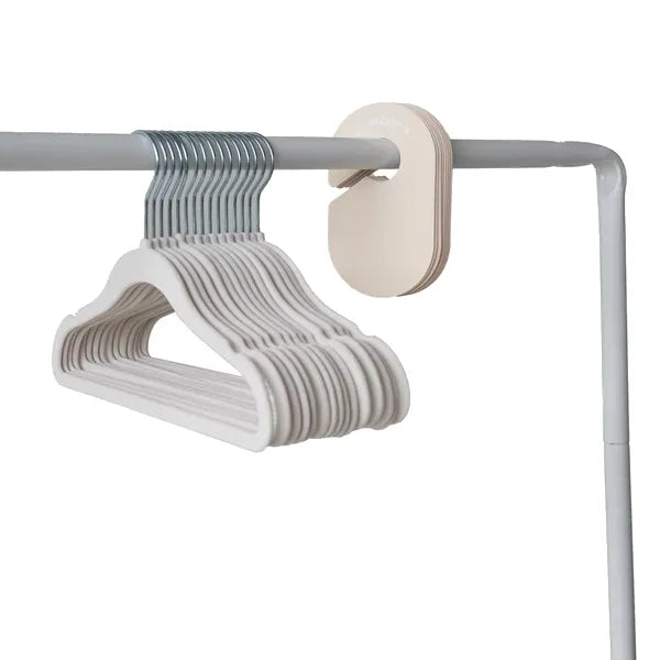 Velourbøjle (15 stk.) og Skabsdeler (8 stk.), Creme neutral – 3 Sprouts