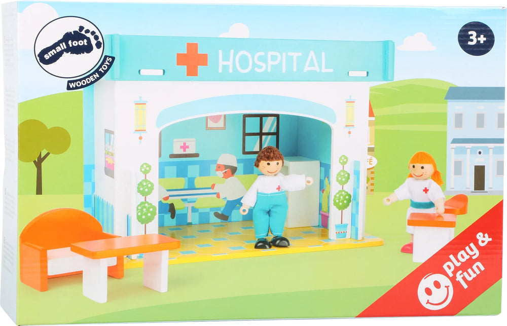 Temaleg Træ – Hospital med Tilbehør – small foot