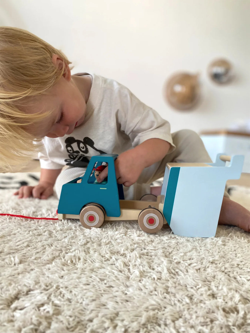 Træk-lastbil med vipbart lad og gummihjul – small foot