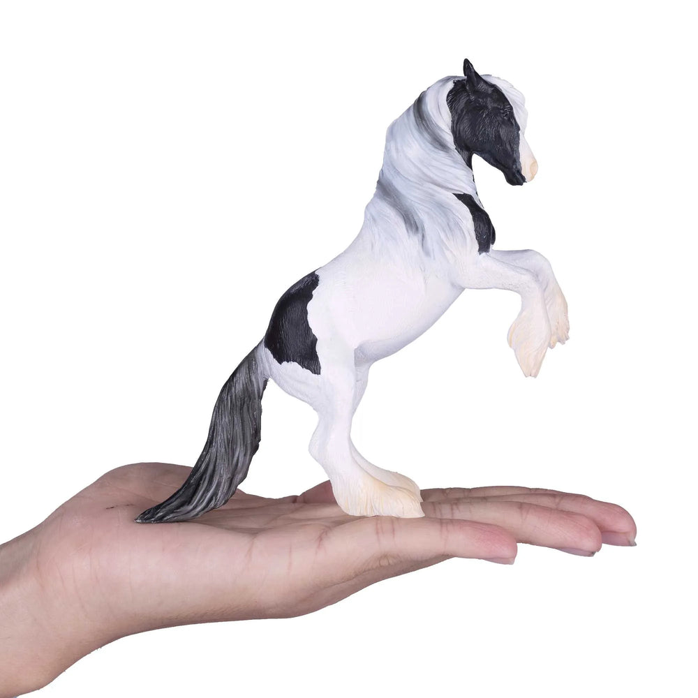 Gypsy Vanner hingst legetøjsfigur 11,9 cm plast – anbefalet 3+ år, sikkerhedsstandarder overholdt | Mojo