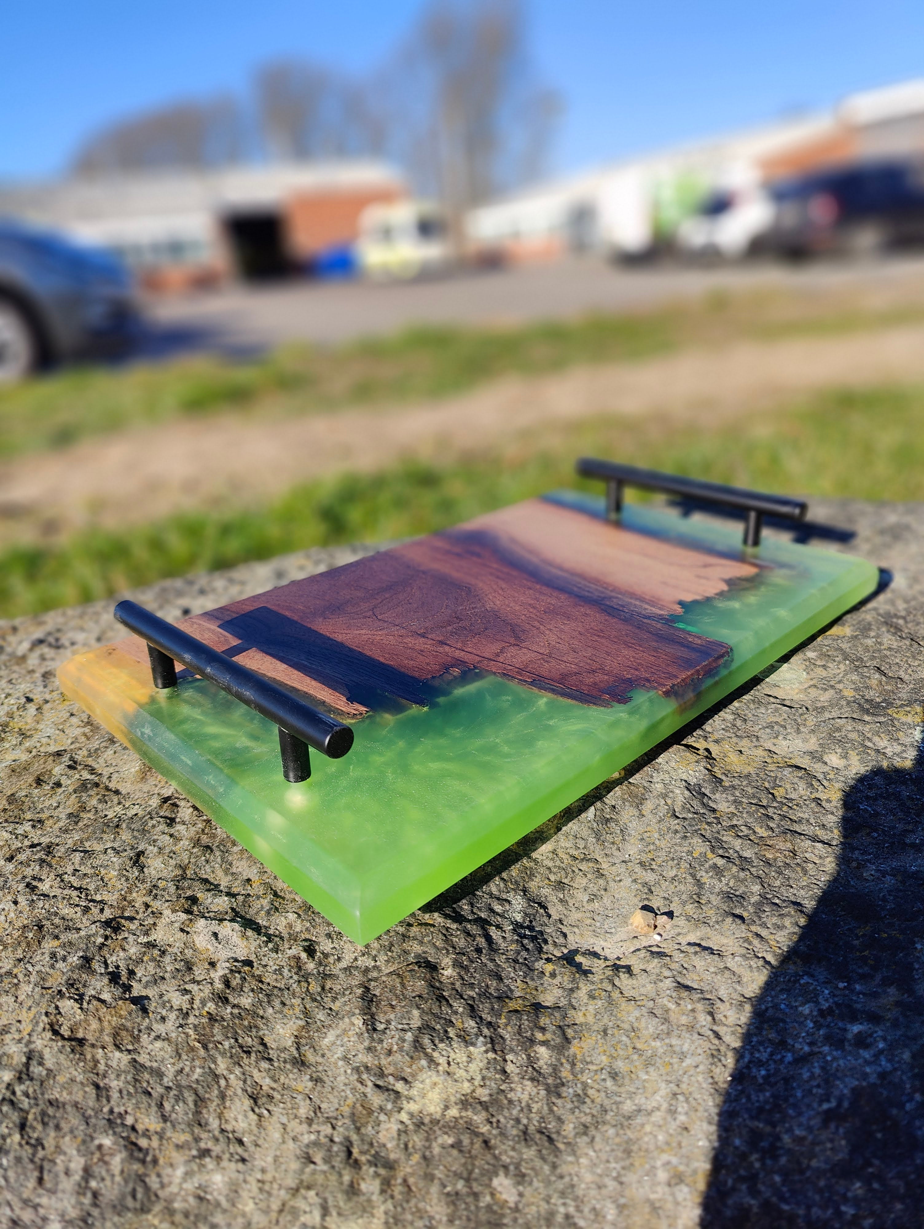 Serveringsfad med epoxy – Unikt håndværk - Ring 20602829