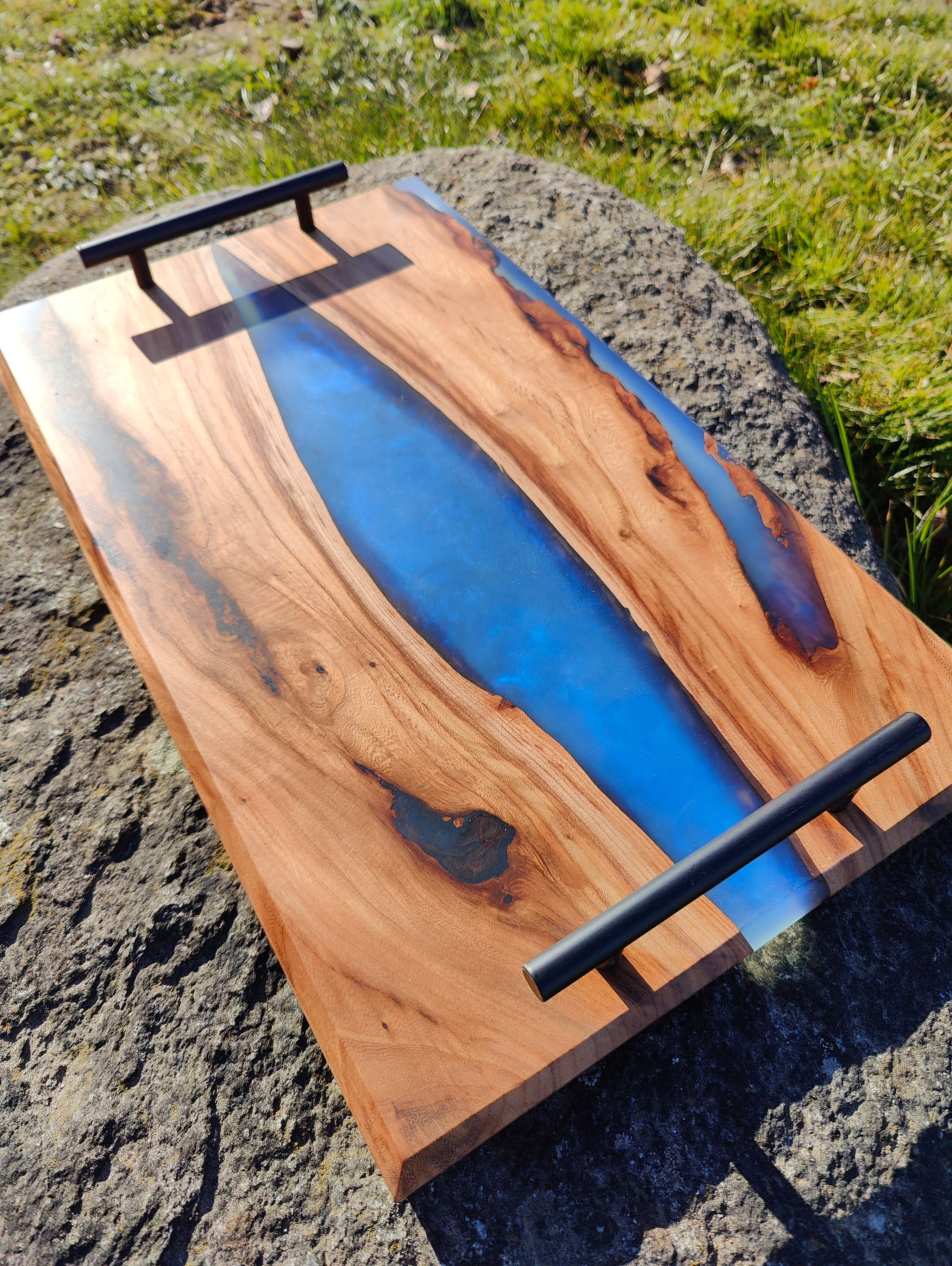 Serveringsfad med epoxy – Unikt håndværk - Ring 20602829