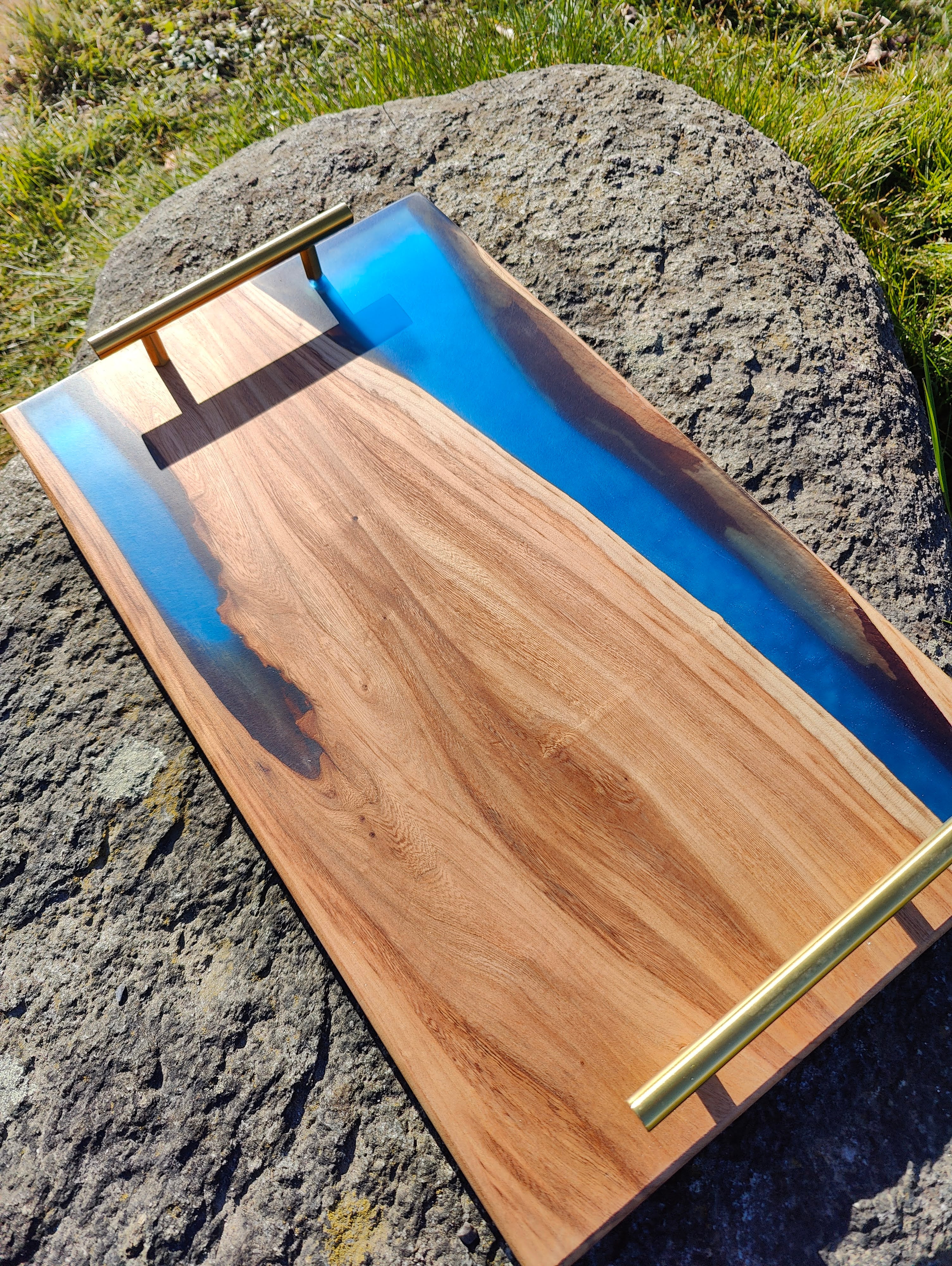 Serveringsfad med epoxy – Unikt håndværk - Ring 20602829