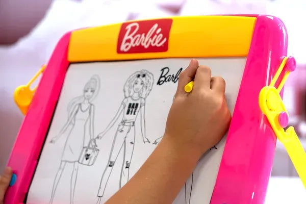 Staffeli Og Tegnetavle – Barbie