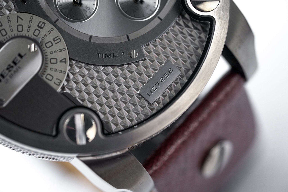 Diesel Dz7258 Men S Chronograph Little Daddy Gun Metal brunt ur