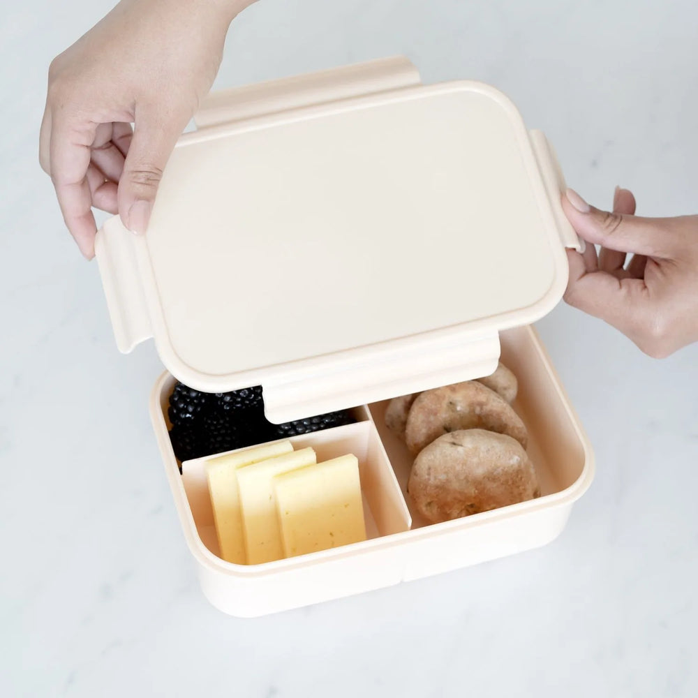 Madkasse med 3 rum lækagesikker, mikroovn- og opvaskesikker – Sand – 3 Sprouts