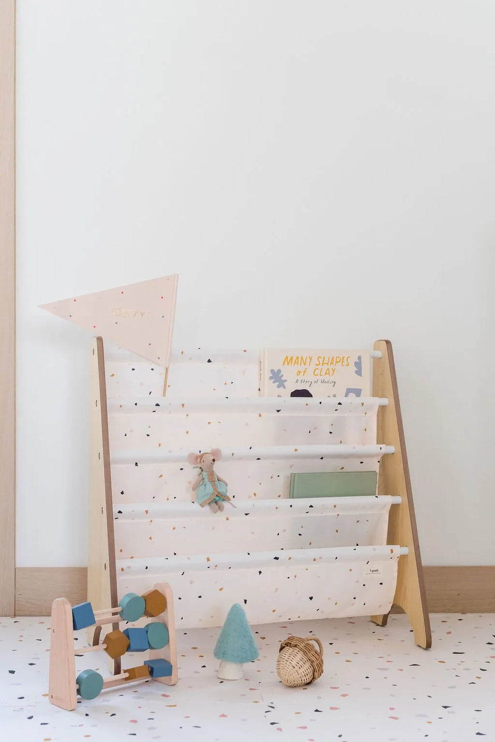 Bogreol Træ – Terrazzo, Creme – 3 Sprouts