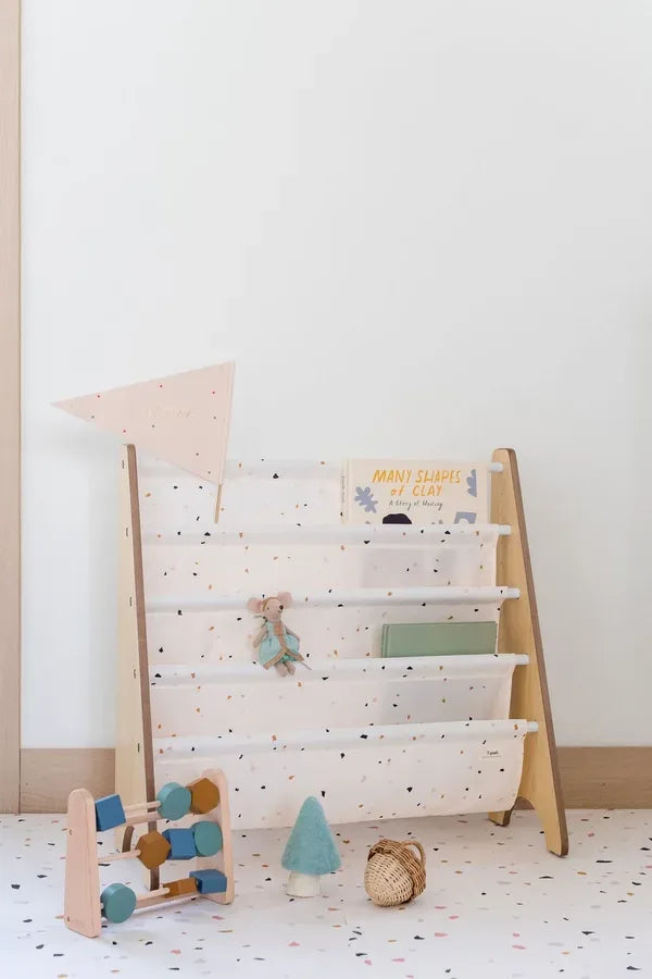 Bogreol Træ – Terrazzo, Creme – 3 Sprouts