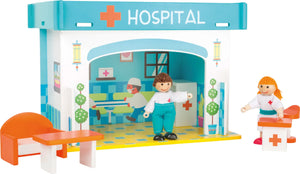 Temaleg Træ – Hospital med Tilbehør – small foot