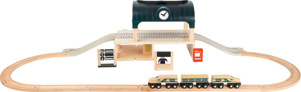 To-etagers træ togstation med tilbehør og kompatible skinner – small foot