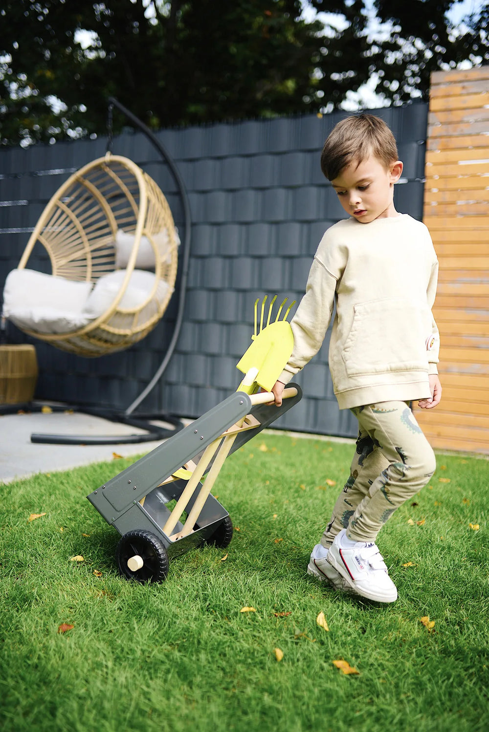Børne have-trolley med 5 redskaber, bøg/metal, gummihjul – small foot