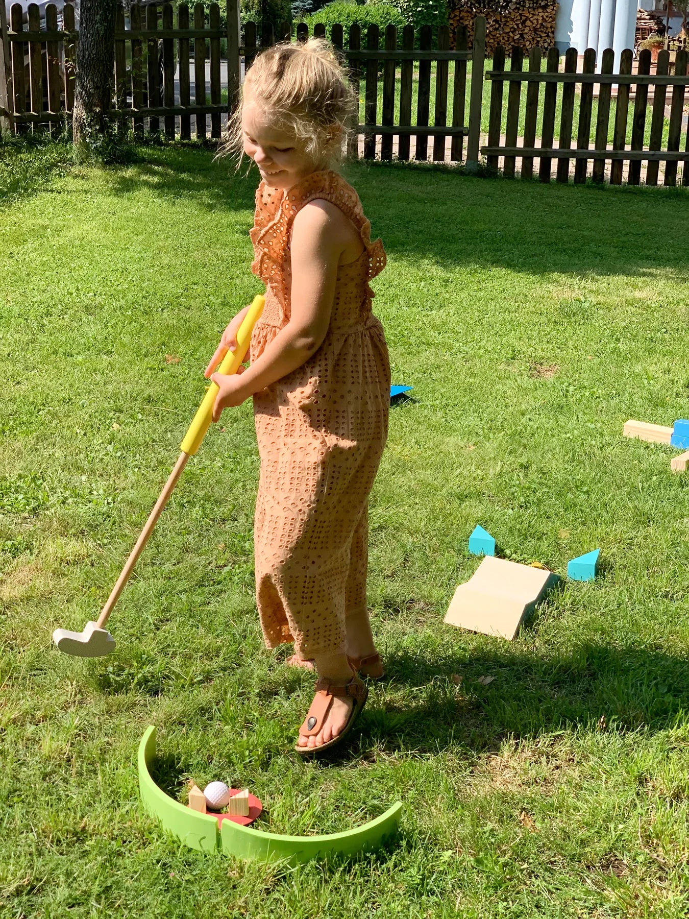 small foot Minigolf, Active