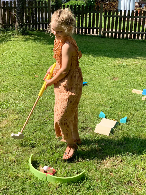small foot Minigolf, Active