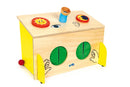 Sansekasse med huller til følesans og lyd, træ 40x25x31 cm – small foot