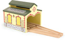 Small Foot Lokomotiv Remise – Nostalgi – Leg - Børn - Tog, biler, transport og anlæg