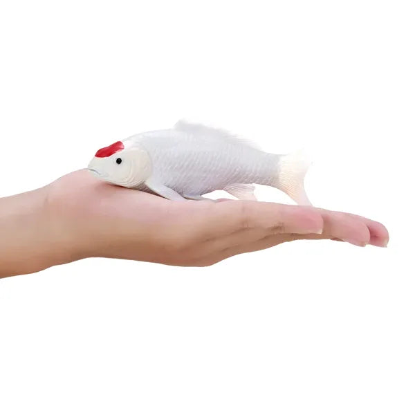 Koi karpe figur – Rødplet, håndmalet plastik model, 12,6 cm – Mojo